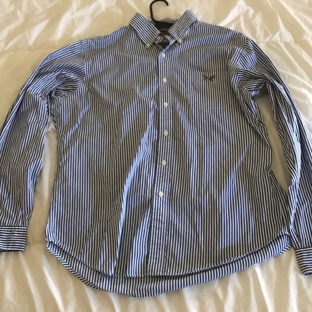 Blue shirt w/ white stripes